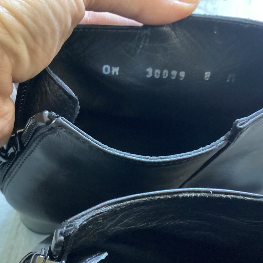 Stuart Weitzman Black Leather Ankle Boots with Gold Detail Heel, Booties Luxury - Picture 9 of 13